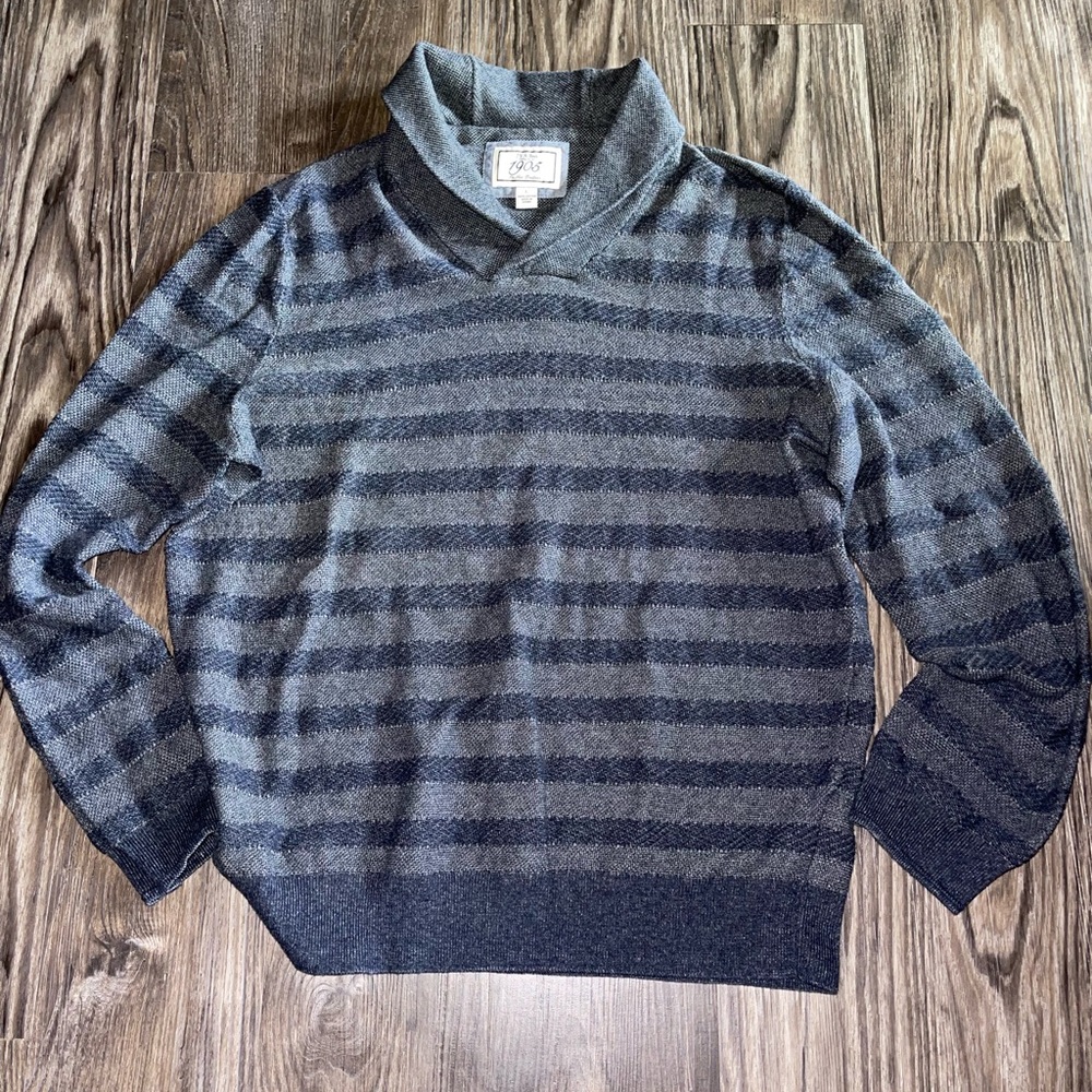 Luxury jean blue sweater by Jos A. Bank
